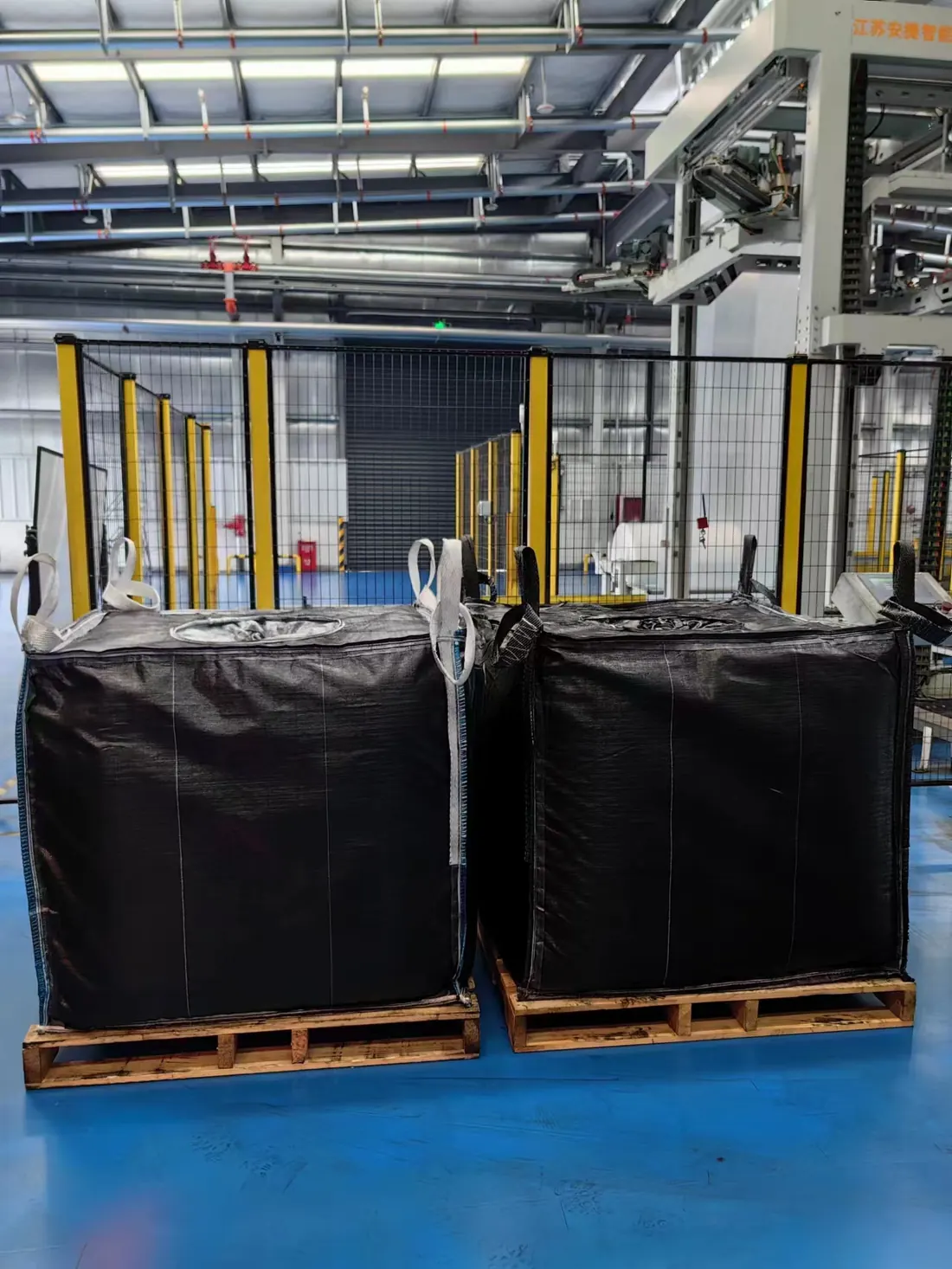 Carbon black vacuum quantitative packaging machine case
